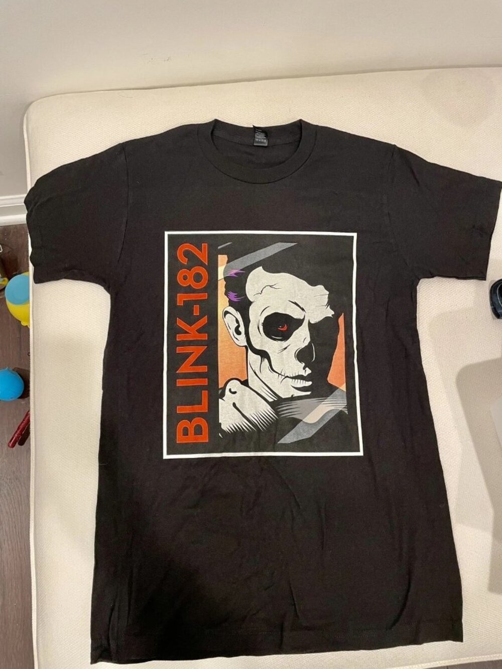 Blink 182 World Tour 2017 Mens Size Small Short Sleeve Rock Concert T-Shirt